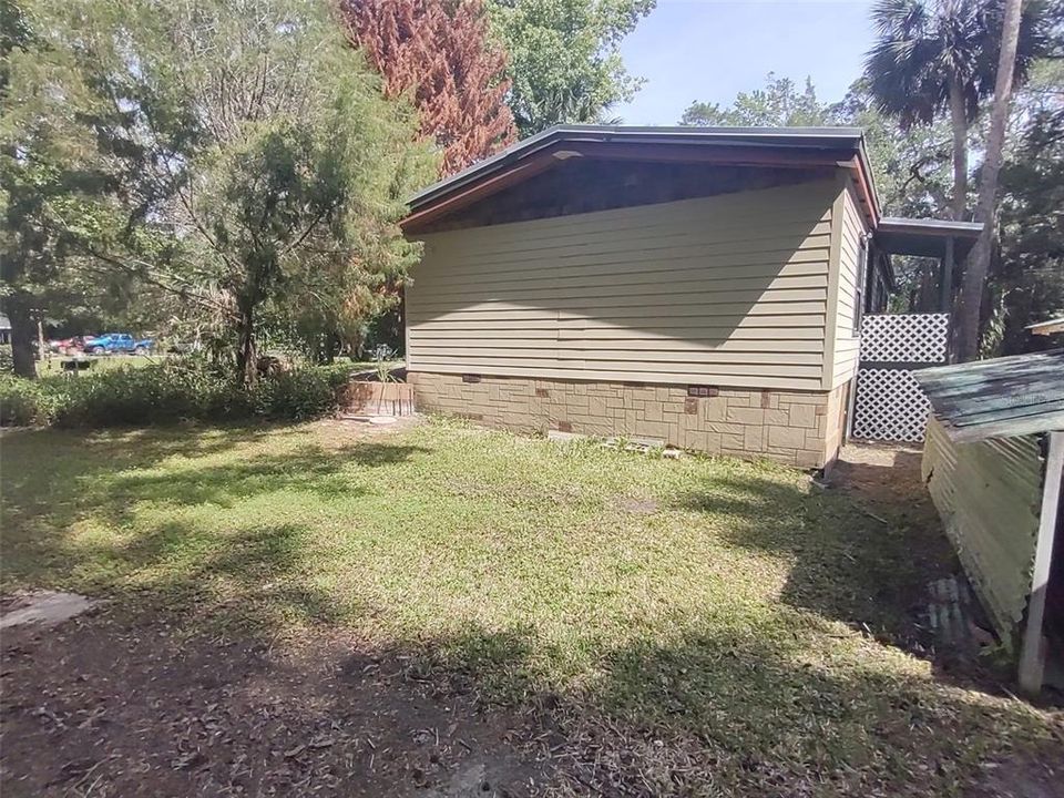 For Sale: $325,000 (5 beds, 3 baths, 2094 Square Feet)