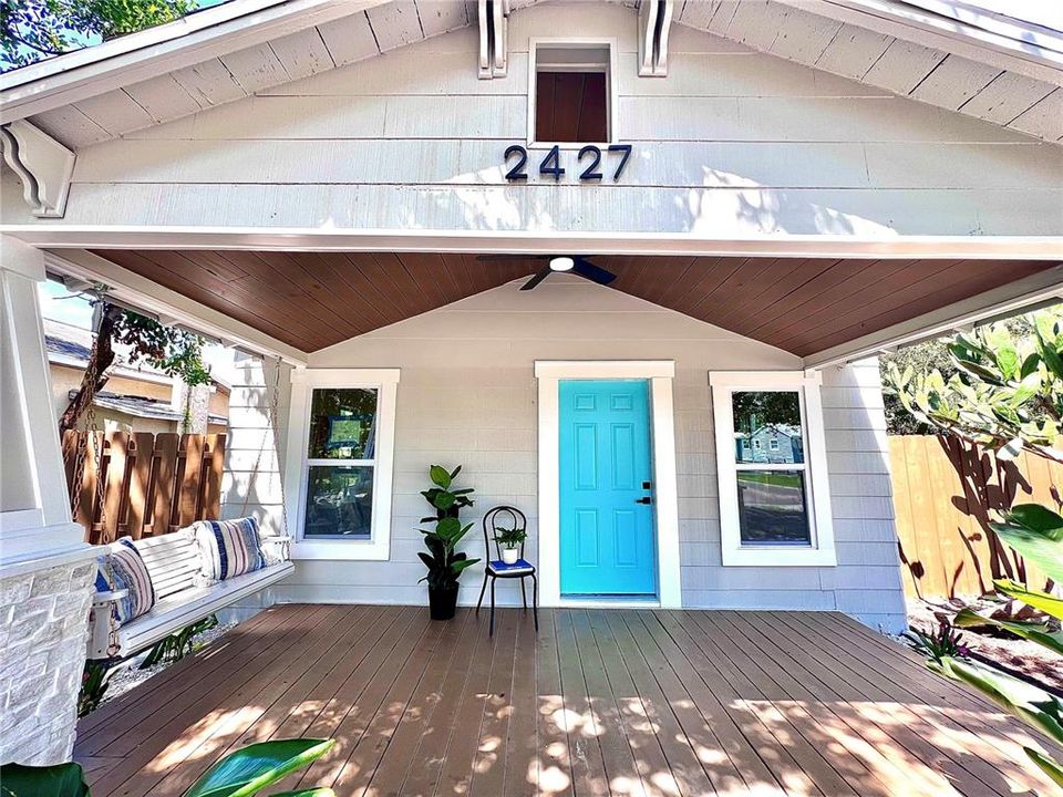 Active With Contract: $319,000 (2 beds, 1 baths, 699 Square Feet)