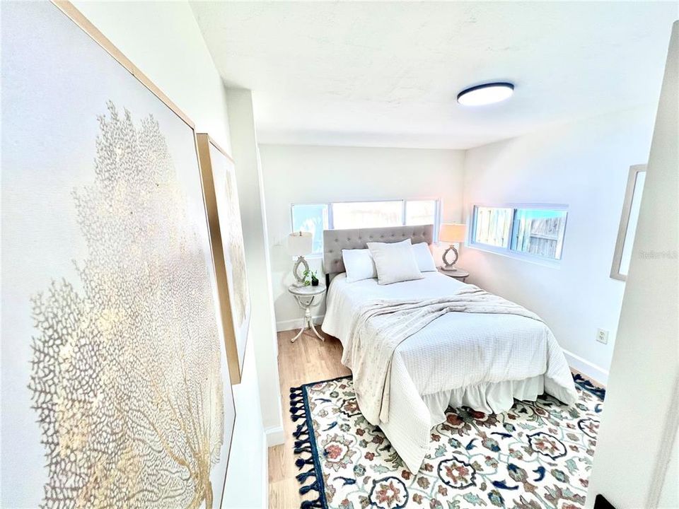 Active With Contract: $319,000 (2 beds, 1 baths, 699 Square Feet)