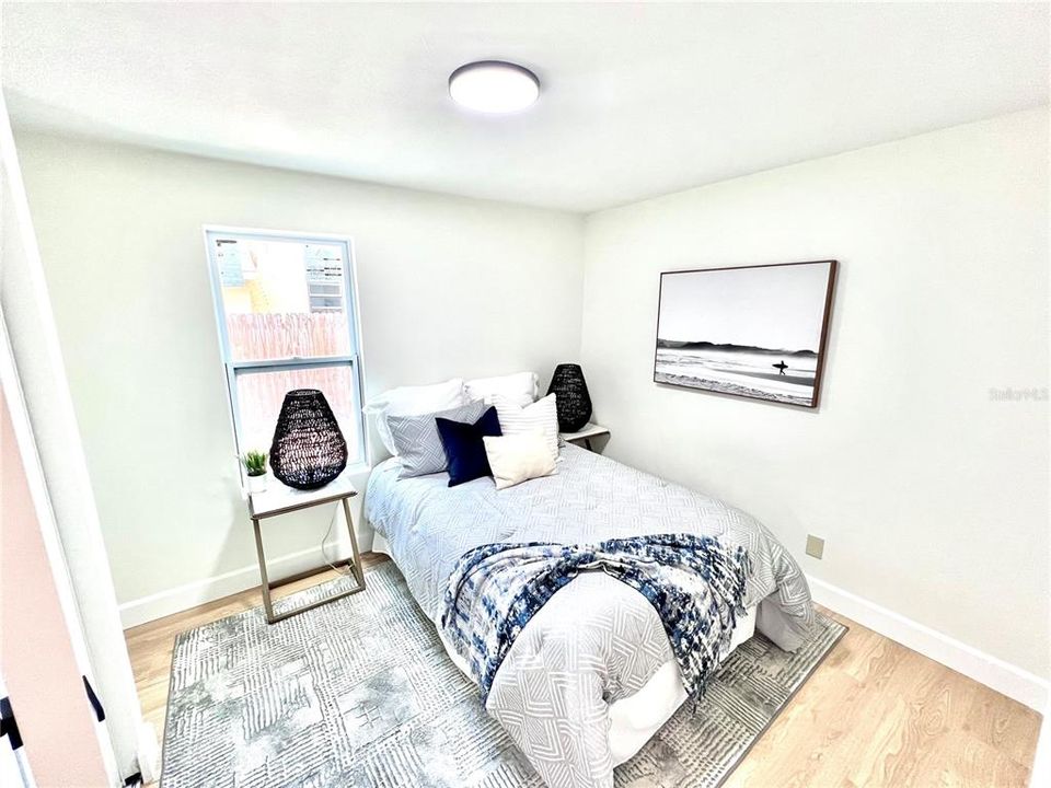 Active With Contract: $319,000 (2 beds, 1 baths, 699 Square Feet)