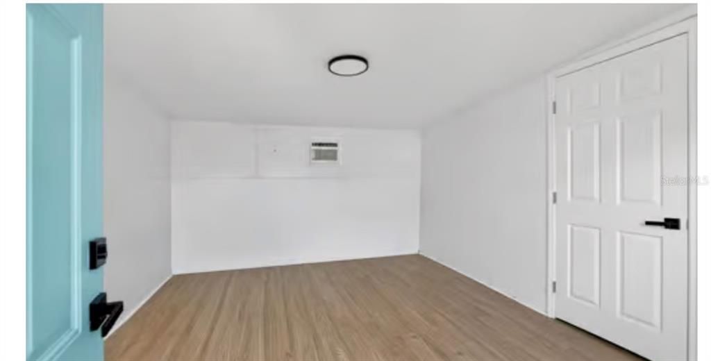Active With Contract: $319,000 (2 beds, 1 baths, 699 Square Feet)