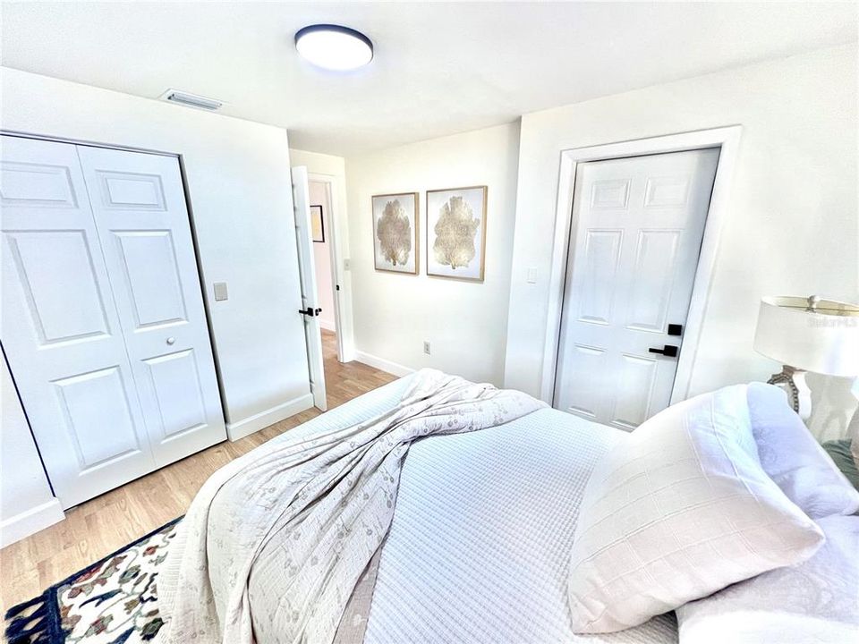 Active With Contract: $319,000 (2 beds, 1 baths, 699 Square Feet)