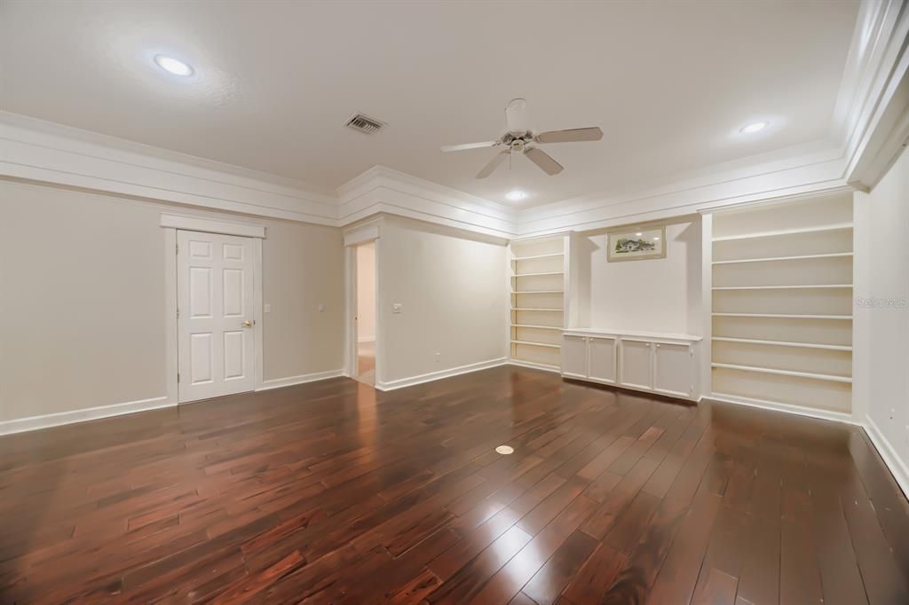 For Sale: $1,000,000 (5 beds, 4 baths, 4563 Square Feet)