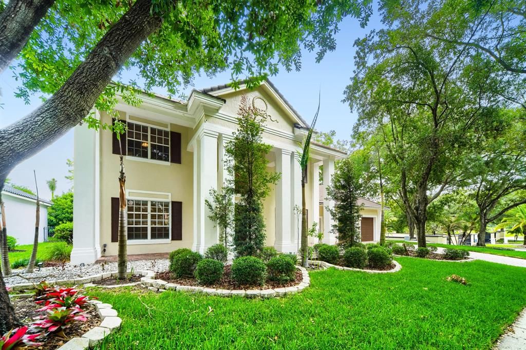 For Sale: $1,000,000 (5 beds, 4 baths, 4563 Square Feet)