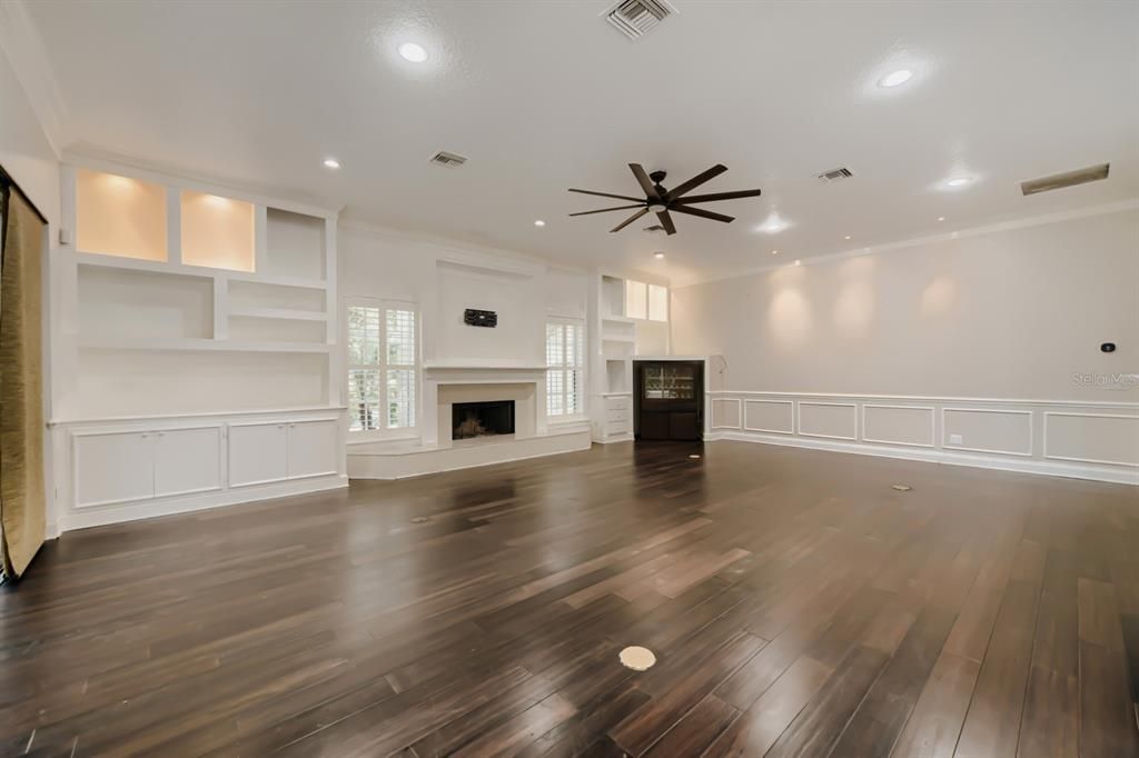 For Sale: $1,000,000 (5 beds, 4 baths, 4563 Square Feet)