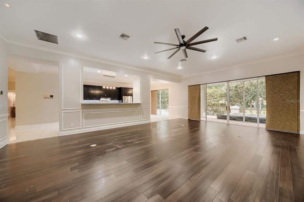 For Sale: $1,000,000 (5 beds, 4 baths, 4563 Square Feet)