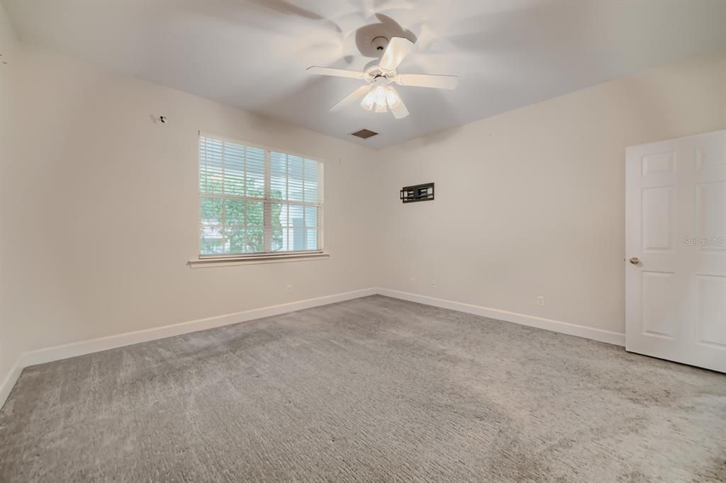 For Sale: $1,000,000 (5 beds, 4 baths, 4563 Square Feet)