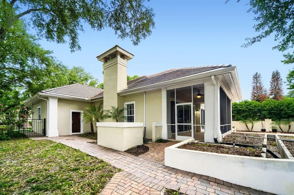 For Sale: $1,000,000 (5 beds, 4 baths, 4563 Square Feet)