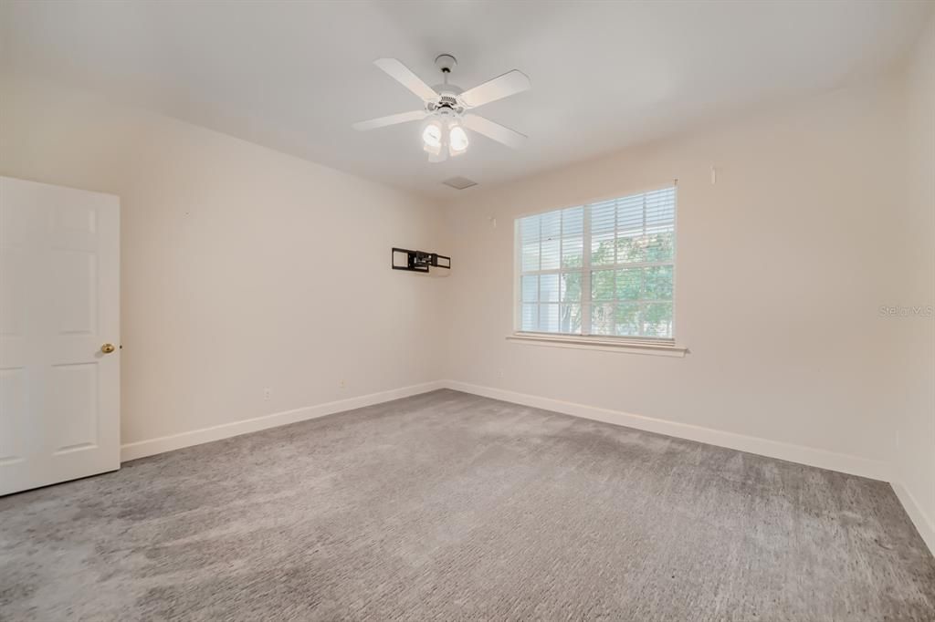 For Sale: $1,000,000 (5 beds, 4 baths, 4563 Square Feet)