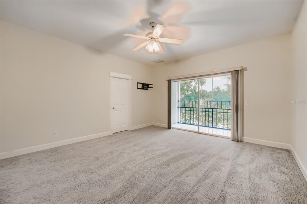 For Sale: $1,000,000 (5 beds, 4 baths, 4563 Square Feet)