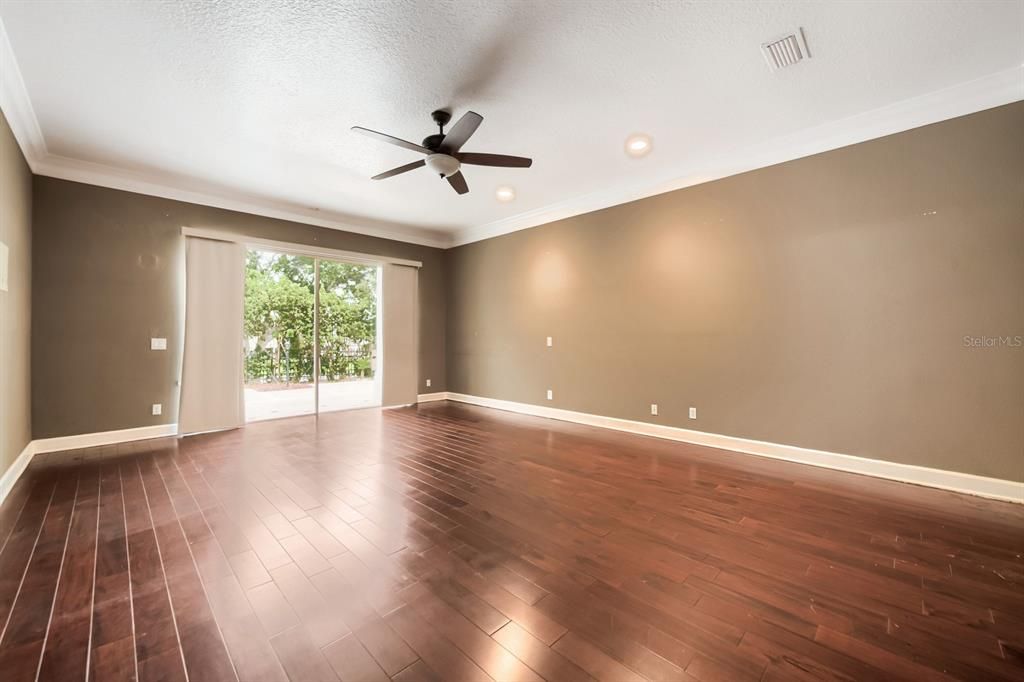 For Sale: $1,000,000 (5 beds, 4 baths, 4563 Square Feet)