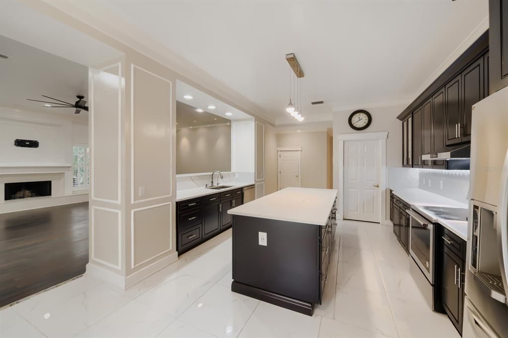For Sale: $1,000,000 (5 beds, 4 baths, 4563 Square Feet)