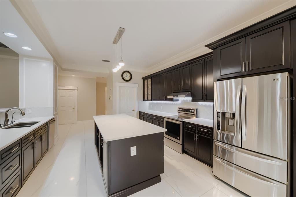 For Sale: $1,000,000 (5 beds, 4 baths, 4563 Square Feet)