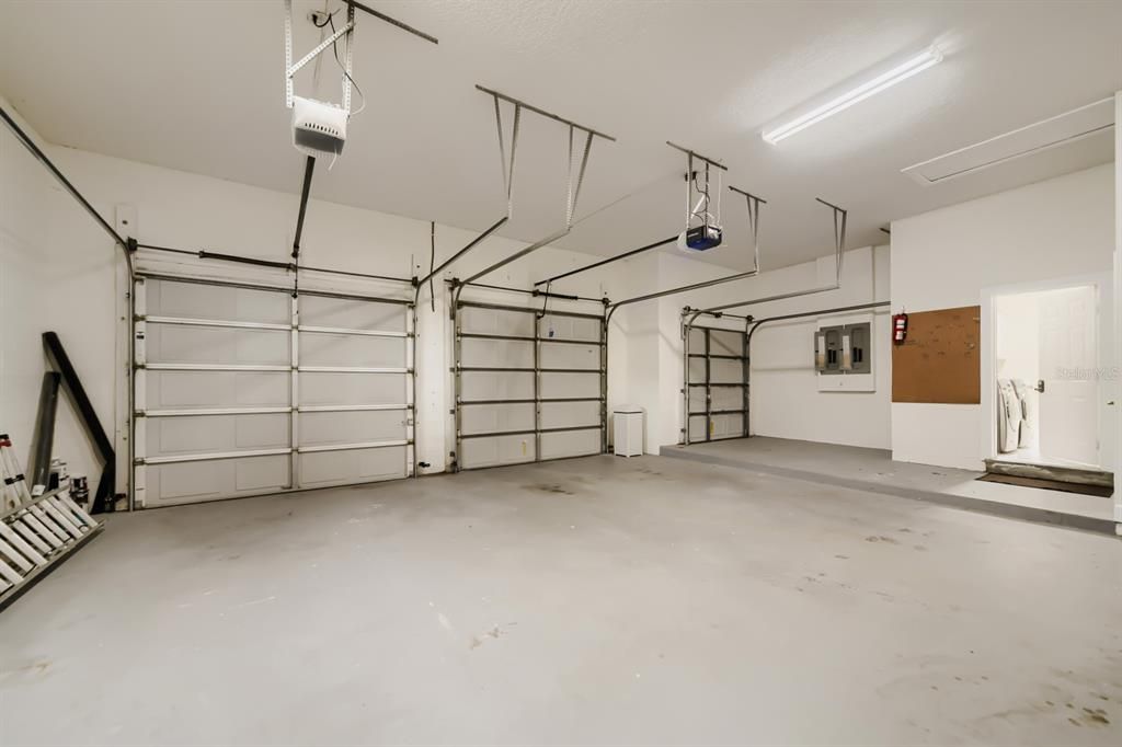 For Sale: $1,000,000 (5 beds, 4 baths, 4563 Square Feet)