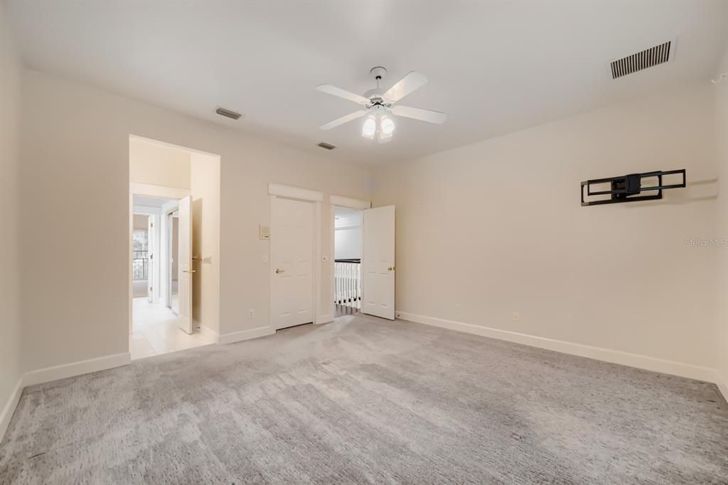 For Sale: $1,000,000 (5 beds, 4 baths, 4563 Square Feet)