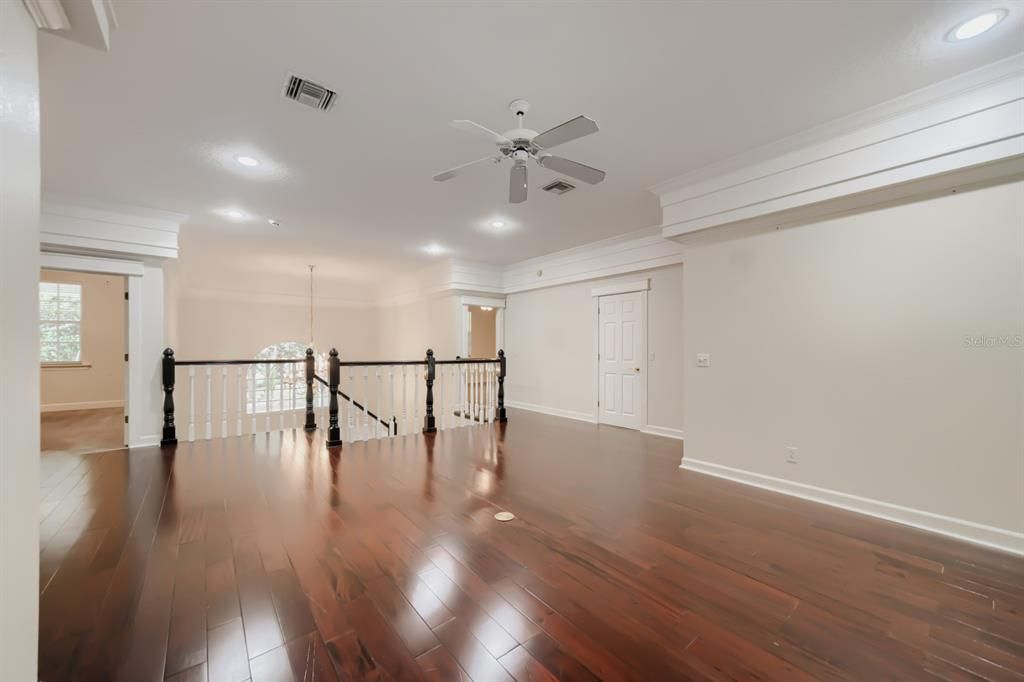 For Sale: $1,000,000 (5 beds, 4 baths, 4563 Square Feet)