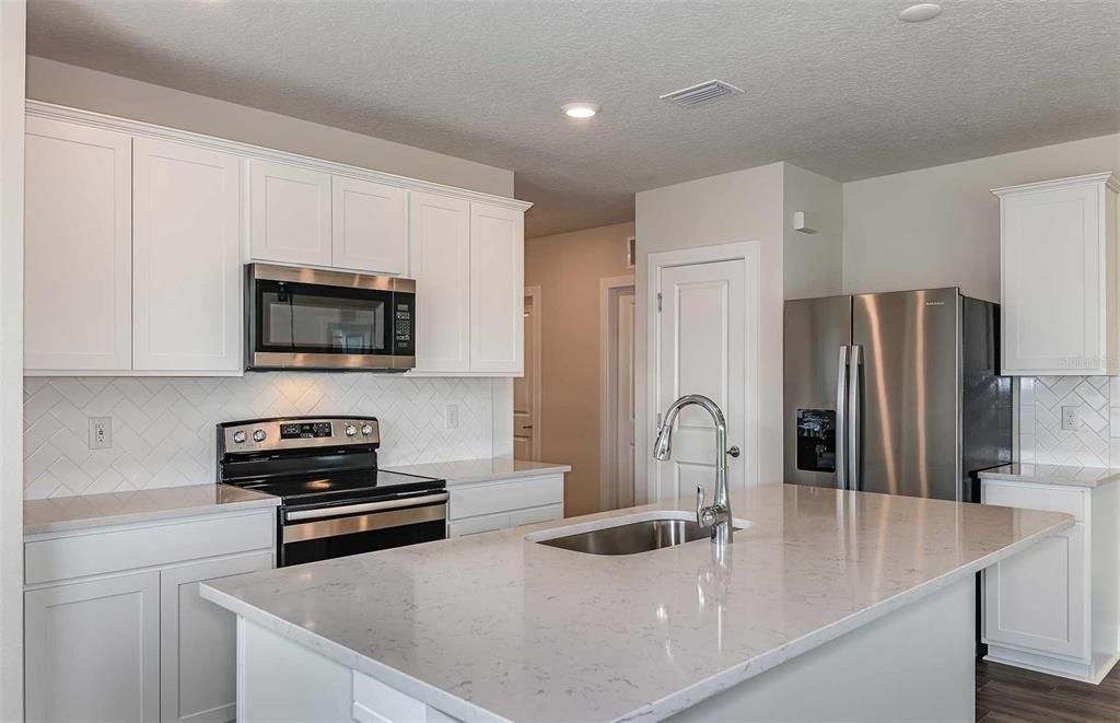 Active With Contract: $334,370 (4 beds, 2 baths, 1580 Square Feet)