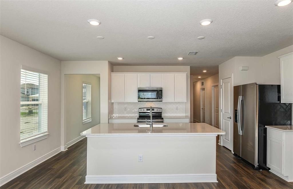 Active With Contract: $334,370 (4 beds, 2 baths, 1580 Square Feet)