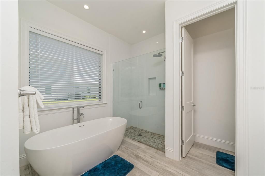 For Sale: $1,590,000 (4 beds, 4 baths, 2963 Square Feet)