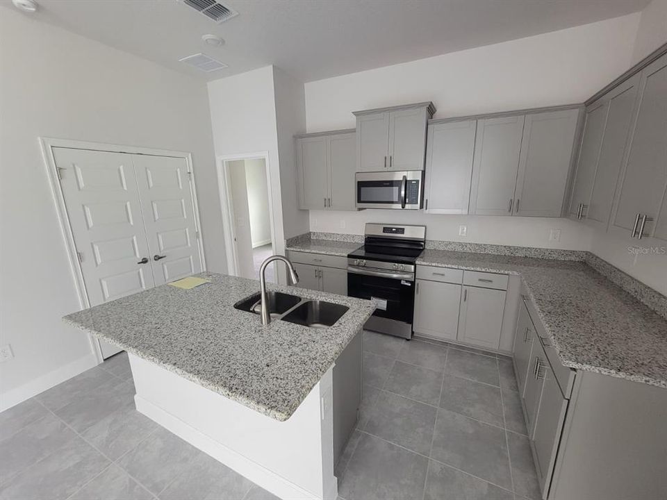 For Rent: $2,100 (4 beds, 2 baths, 1635 Square Feet)
