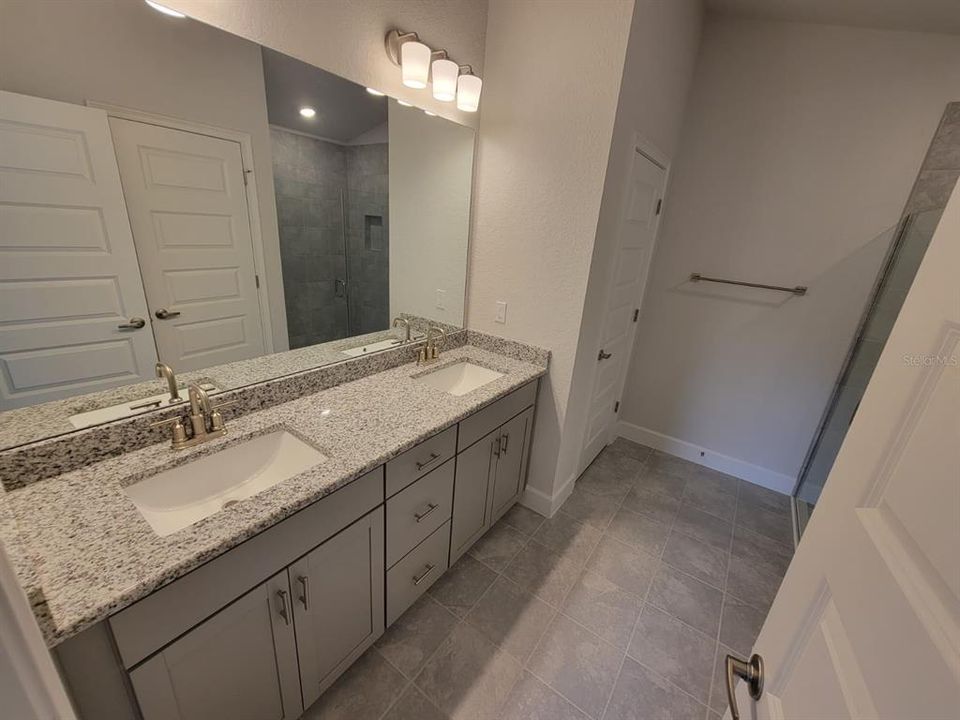 For Rent: $2,100 (4 beds, 2 baths, 1635 Square Feet)