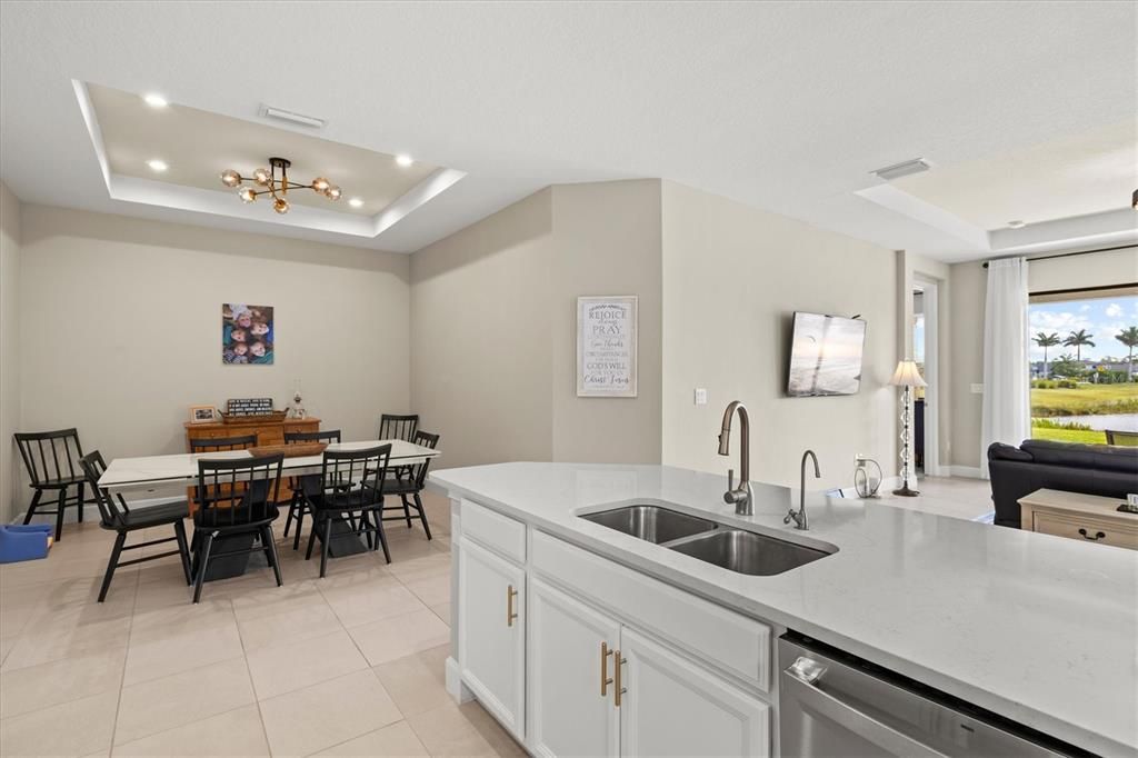En Venta: $429,000 (2 camas, 2 baños, 1530 Pies cuadrados)