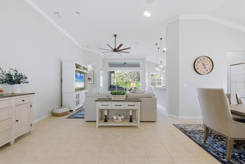 Activo con contrato: $549,000 (3 camas, 2 baños, 2186 Pies cuadrados)