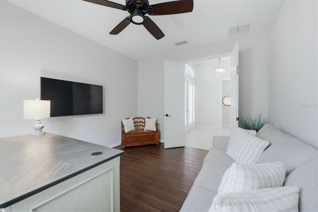 Activo con contrato: $549,000 (3 camas, 2 baños, 2186 Pies cuadrados)