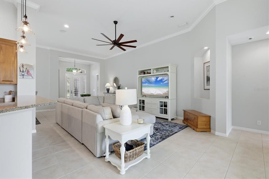 Activo con contrato: $549,000 (3 camas, 2 baños, 2186 Pies cuadrados)