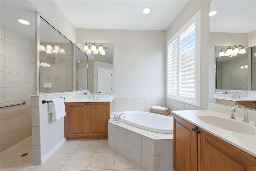 Activo con contrato: $549,000 (3 camas, 2 baños, 2186 Pies cuadrados)