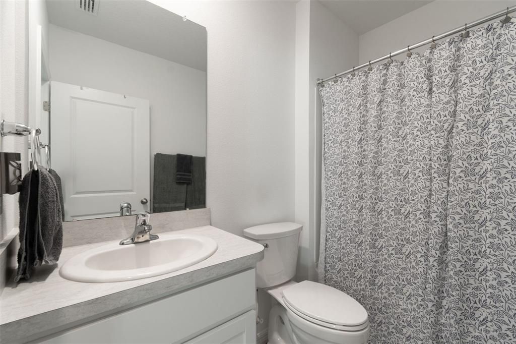 For Sale: $410,000 (5 beds, 3 baths, 2674 Square Feet)