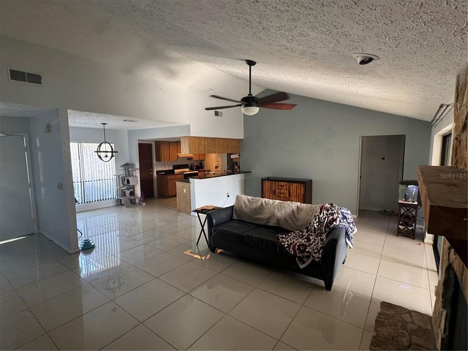 For Sale: $379,000 (3 beds, 2 baths, 1548 Square Feet)