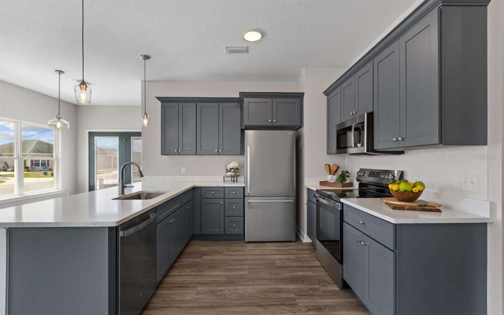 For Sale: $265,000 (3 beds, 2 baths, 1200 Square Feet)