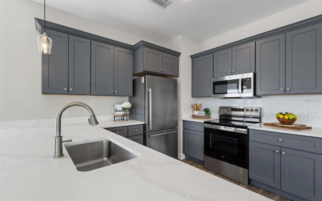 For Sale: $265,000 (3 beds, 2 baths, 1200 Square Feet)