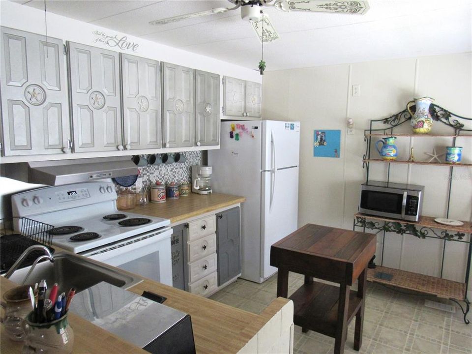 На продажу: $79,900 (2 спален, 2 ванн, 732 Квадратных фут)