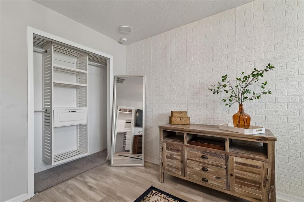 Под контрактом: $389,990 (4 спален, 2 ванн, 2109 Квадратных фут)