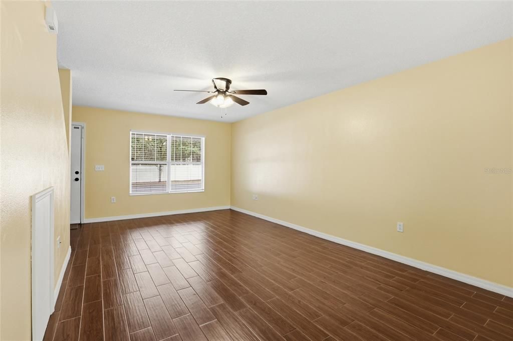 Activo con contrato: $220,000 (2 camas, 2 baños, 1142 Pies cuadrados)