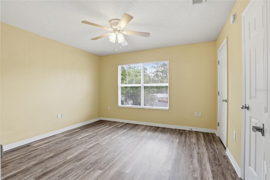 Activo con contrato: $220,000 (2 camas, 2 baños, 1142 Pies cuadrados)