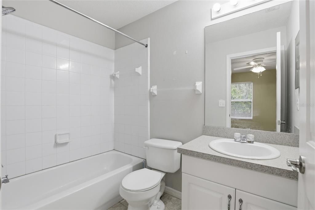 Activo con contrato: $220,000 (2 camas, 2 baños, 1142 Pies cuadrados)