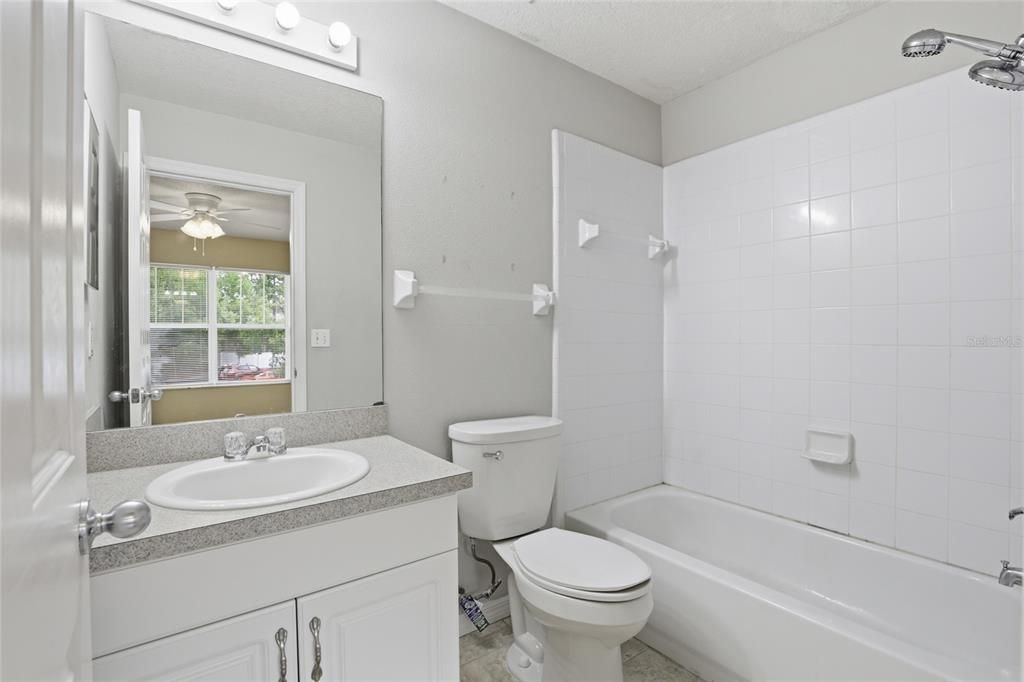 Activo con contrato: $220,000 (2 camas, 2 baños, 1142 Pies cuadrados)