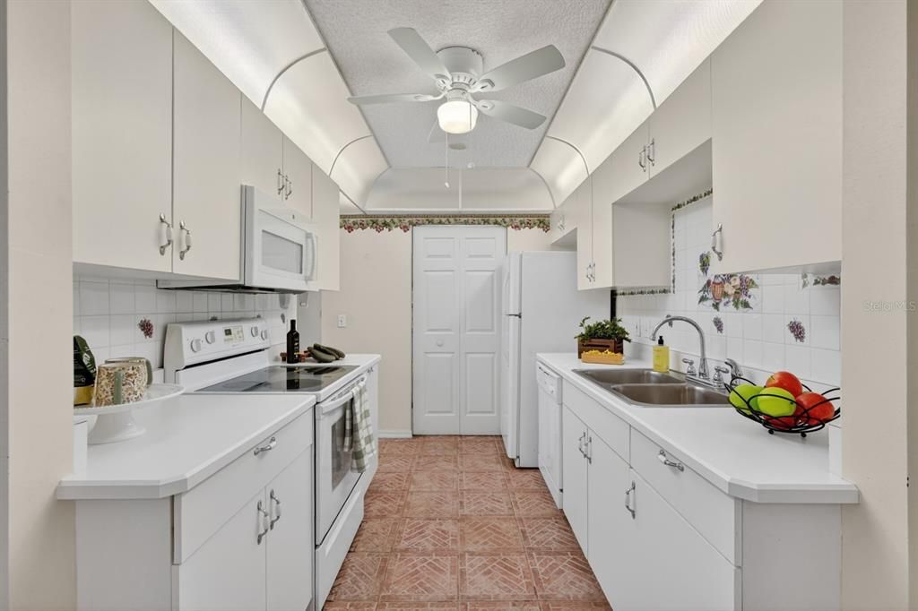 Activo con contrato: $149,500 (2 camas, 2 baños, 1070 Pies cuadrados)