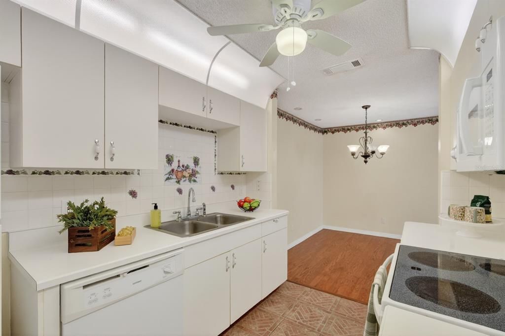 Activo con contrato: $149,500 (2 camas, 2 baños, 1070 Pies cuadrados)
