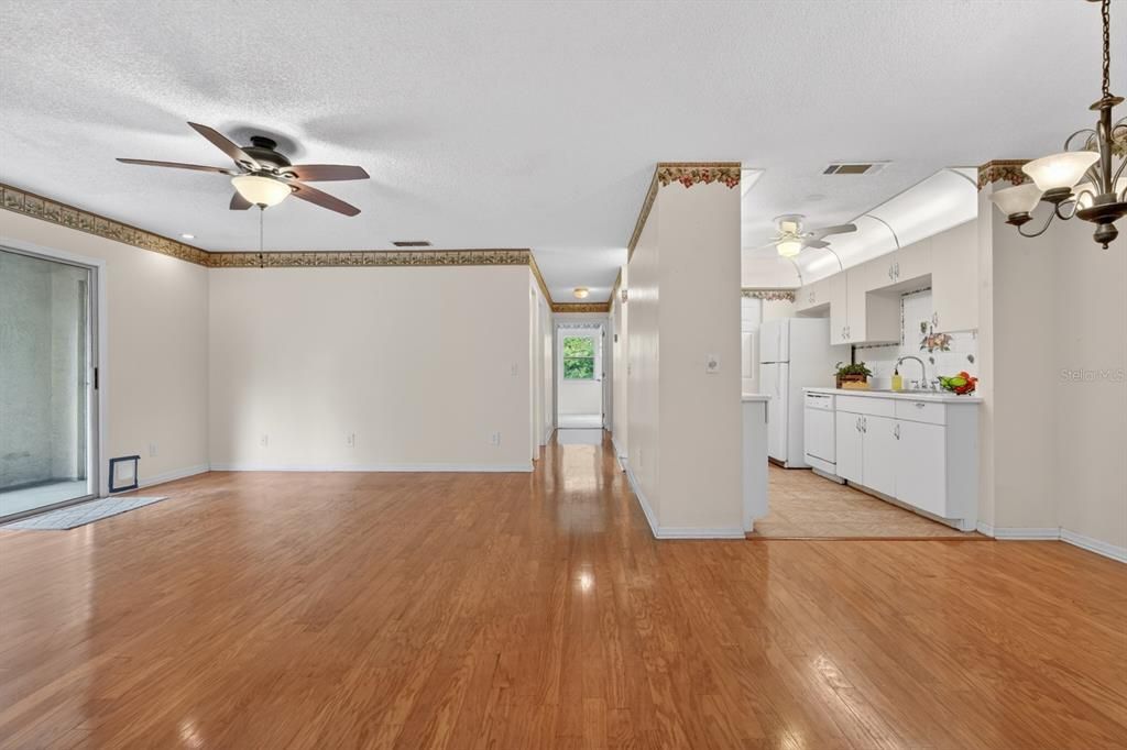 Activo con contrato: $149,500 (2 camas, 2 baños, 1070 Pies cuadrados)