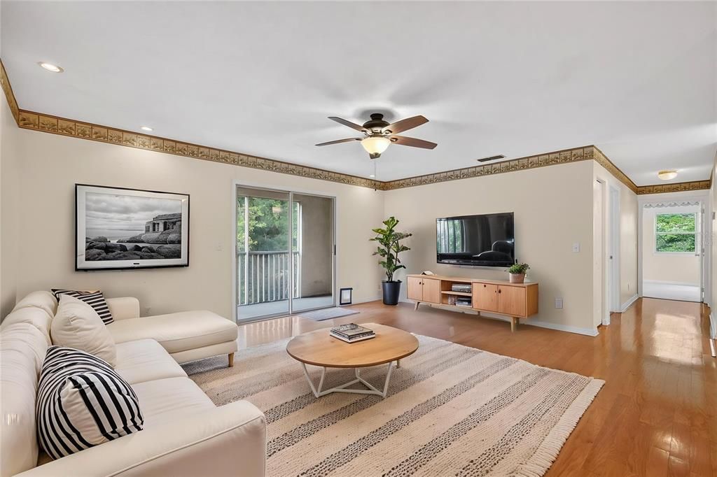 Activo con contrato: $149,500 (2 camas, 2 baños, 1070 Pies cuadrados)