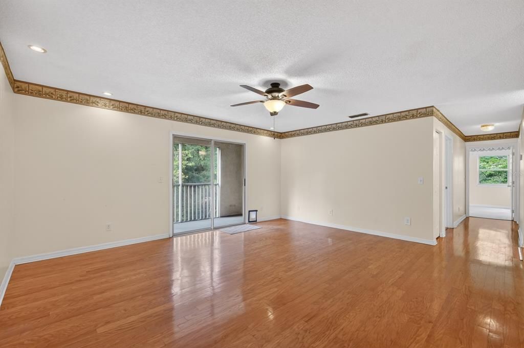 Activo con contrato: $149,500 (2 camas, 2 baños, 1070 Pies cuadrados)