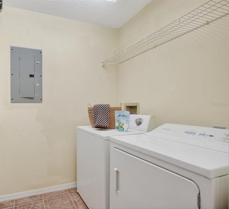 Activo con contrato: $149,500 (2 camas, 2 baños, 1070 Pies cuadrados)