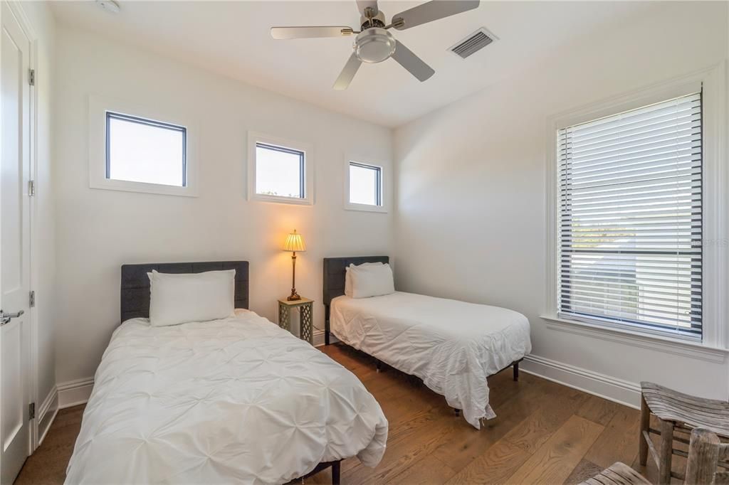For Sale: $1,590,000 (4 beds, 4 baths, 2963 Square Feet)