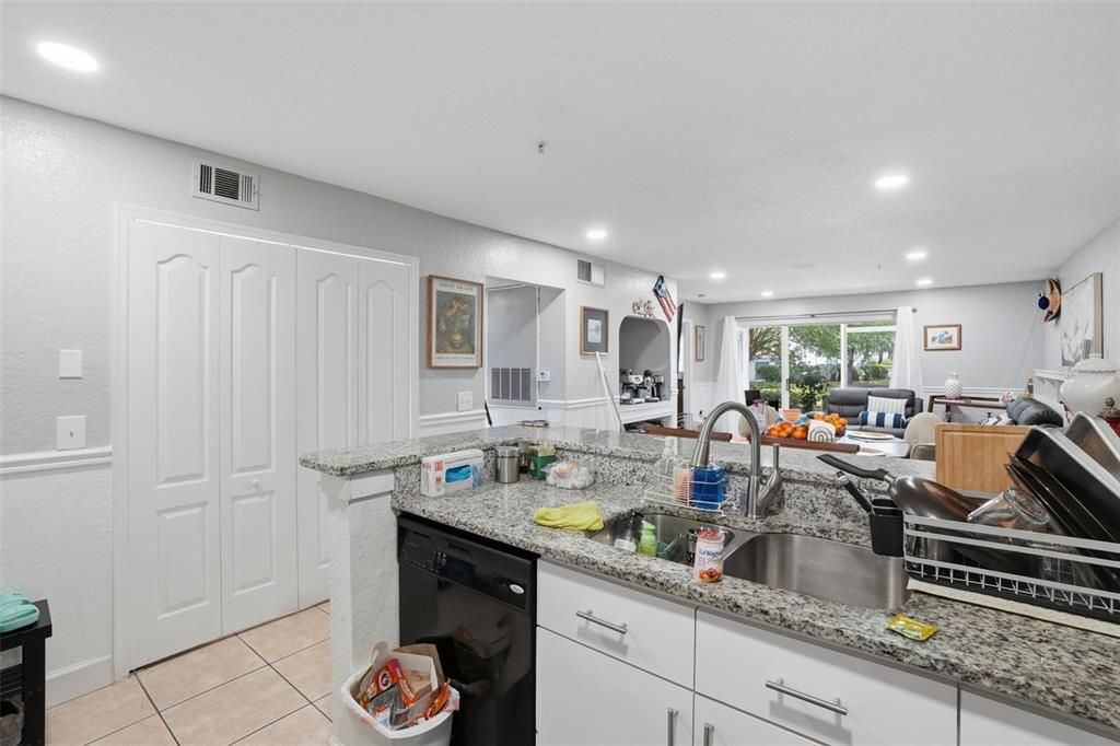 Activo con contrato: $195,000 (2 camas, 2 baños, 1160 Pies cuadrados)