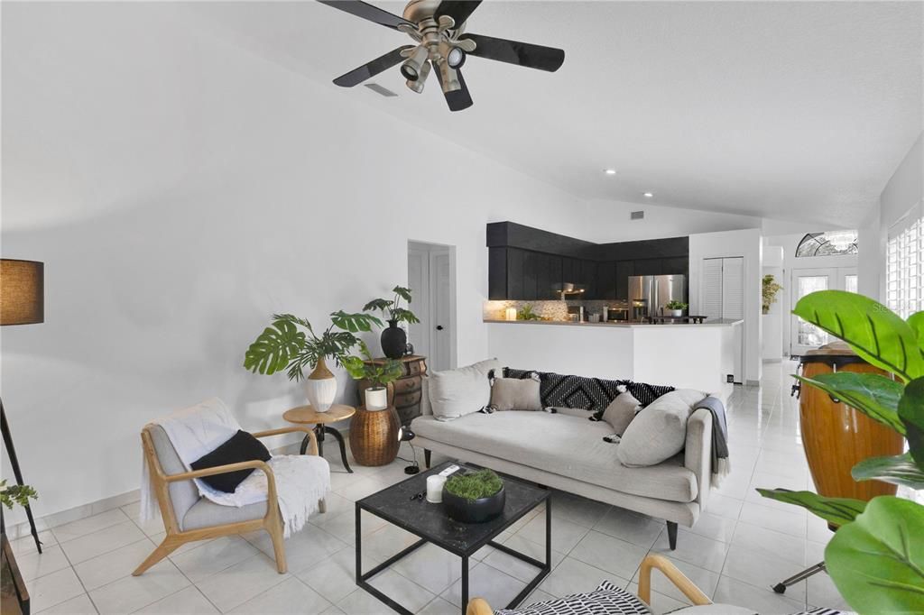 En Venta: $475,000 (3 camas, 2 baños, 1926 Pies cuadrados)