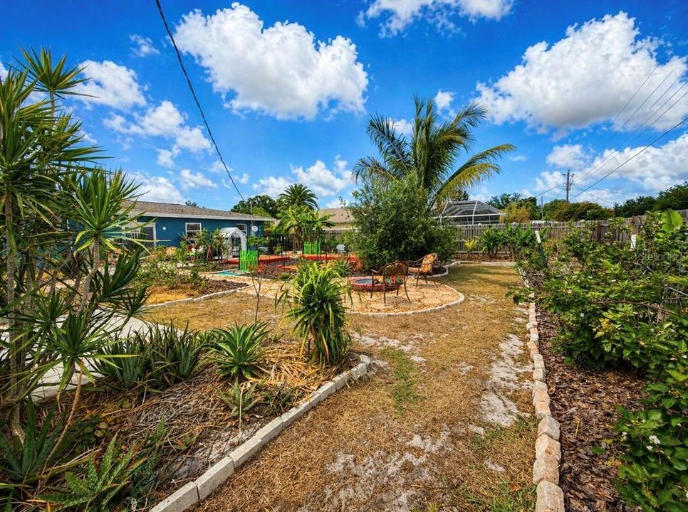 Activo con contrato: $299,900 (4 camas, 2 baños, 1433 Pies cuadrados)